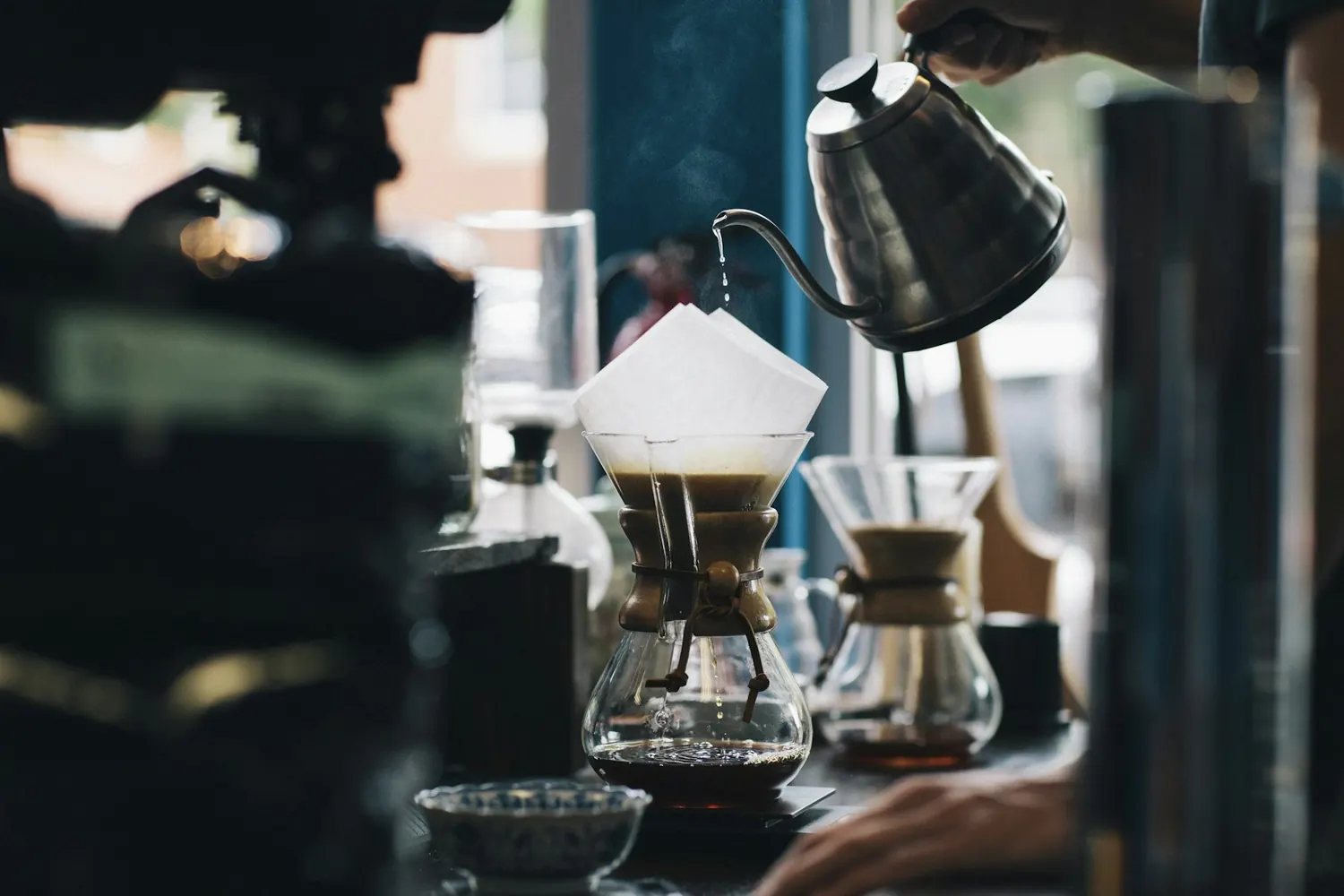 Barda bakır demlik ile V60 demleme